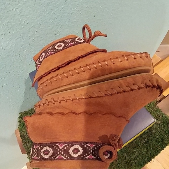 Genuine Kids Girl's Shannon moccasins size 5 - Picture 8 of 8